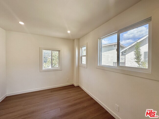 Building Photo - 1405 Talmadge St