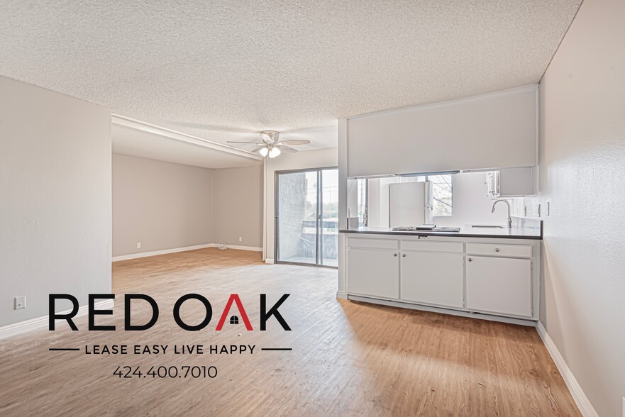 Building Photo - 8614 Woodley Ave