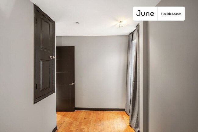 Building Photo - 15 W 107th St