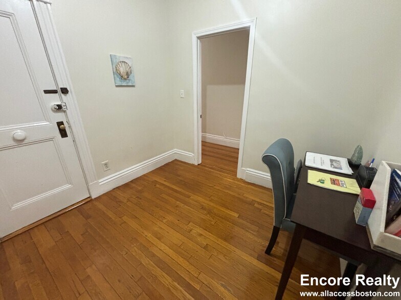 Building Photo - 22 Euston St