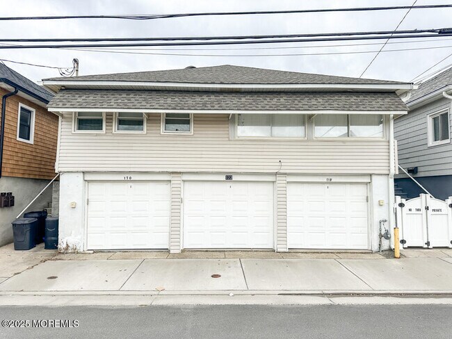 Building Photo - 170 1st Ave