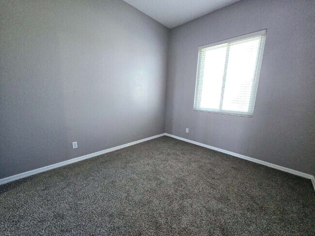 Building Photo - "Spacious 3-Bed Oasis with 2.5 Baths on Funston Way, Las Vegas - 2,264 Sq. Ft. of Comfort!"