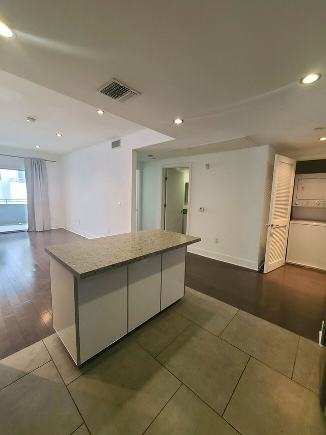 Building Photo - Live in the heart of West LA’s most iconic dining destination—Sawtelle