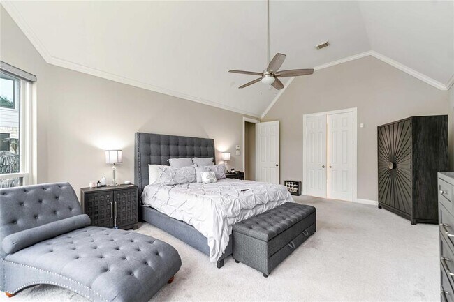Building Photo - 3819 Emerald Lake Dr