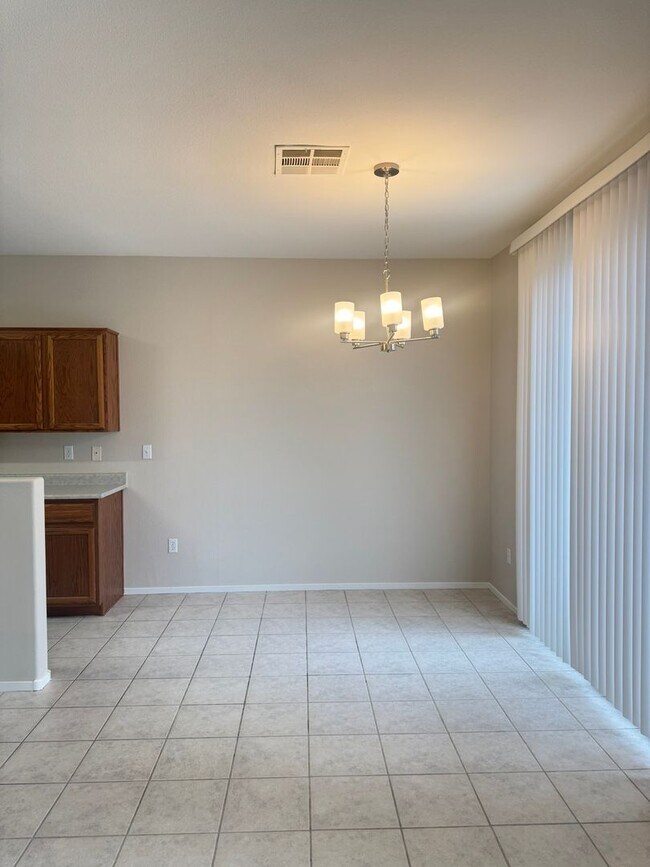 Building Photo - Must see 4 bedroom 2.5 baths home with NEW...