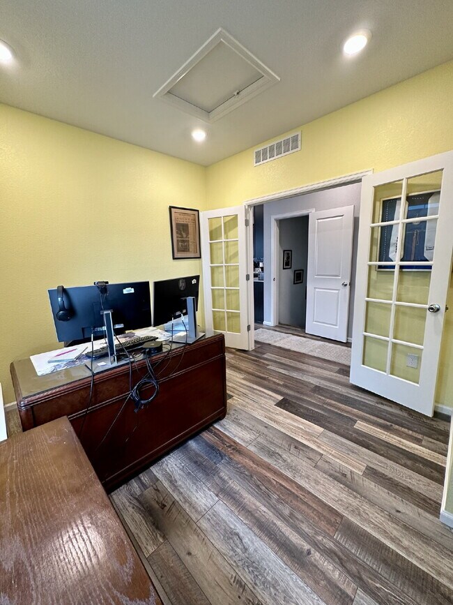 Building Photo - MOVE IN SPECIAL:   Move in before February 20th, 2026 receive $500 off of 1st Month’s Rent.