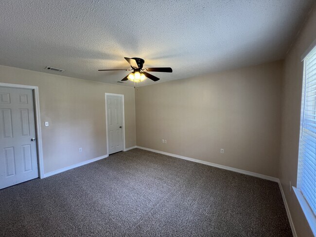 Building Photo - 309 Adams Dr