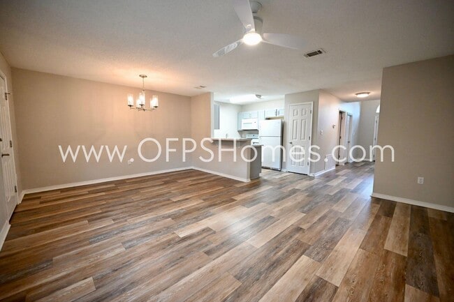 Building Photo - 214 Tooke St