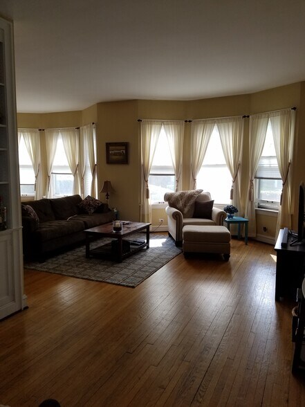 Living Room - 320 Home Ave