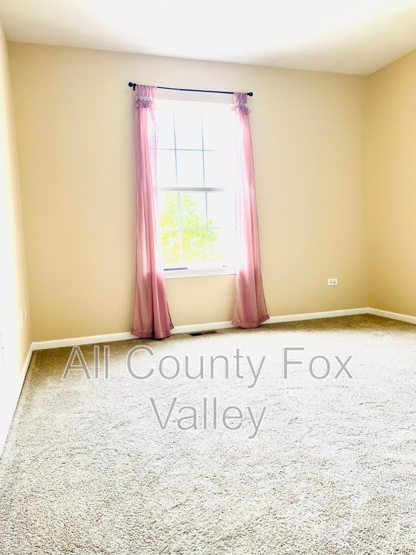 Building Photo - 2080 Mark Cir