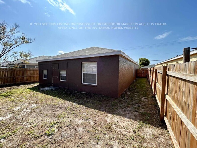 Building Photo - 5928 40th Ave W