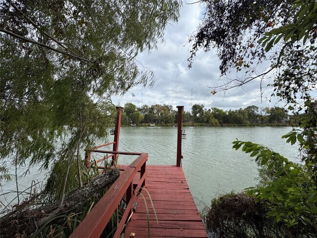 Building Photo - 107 Island Blvd