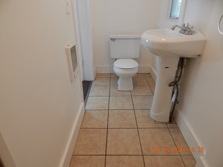 Built in heater to preheat room - 719 Johnson Ave