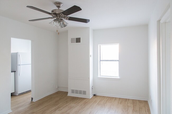 Interior Photo - Del Monte