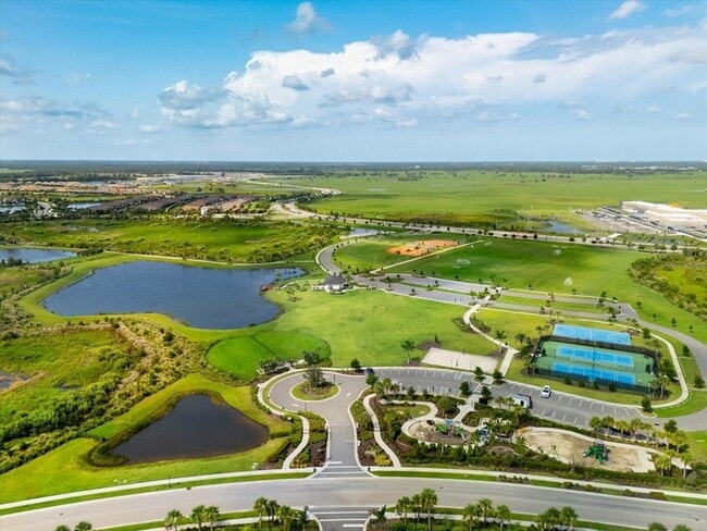 Building Photo - 8765 Daybreak St