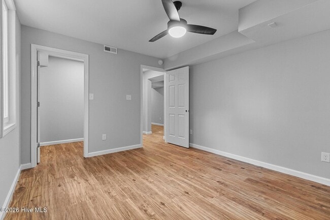 Building Photo - 450 Crestview Rd