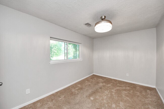 Building Photo - 12610 Chiswick Rd