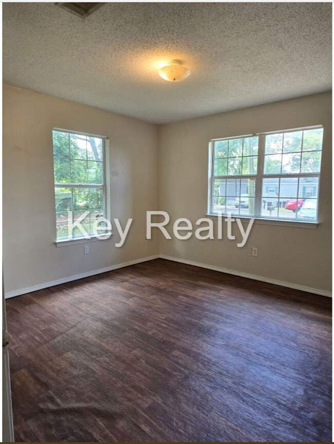 Building Photo - 3801 Palace Ct
