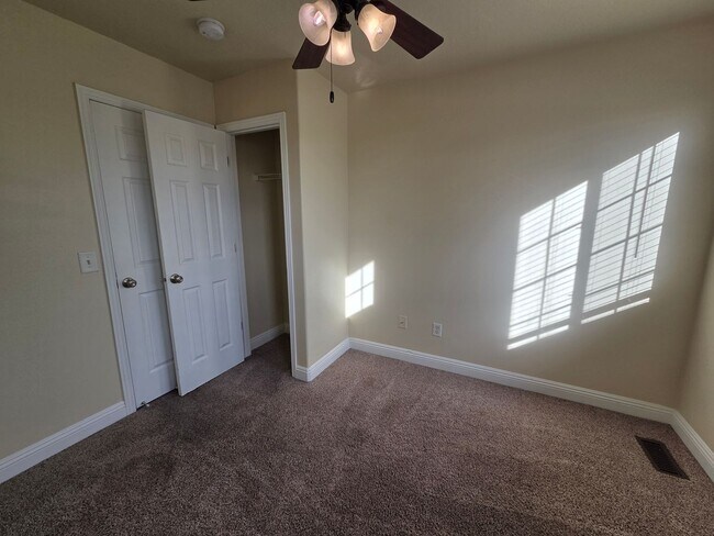 Building Photo - All new paint - super clean and move in ready.