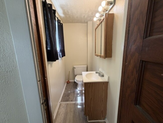 Building Photo - Room to Spread Out! 5-Bedroom Home with Covered Porch & Large Kitchen