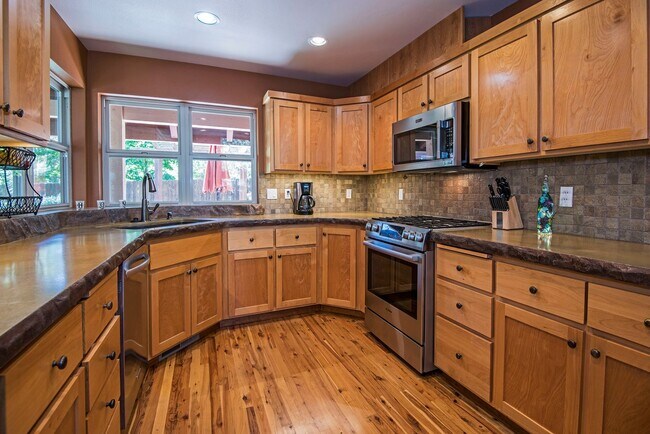 Building Photo - Furnished Contemporary Barn Style Home Ava...