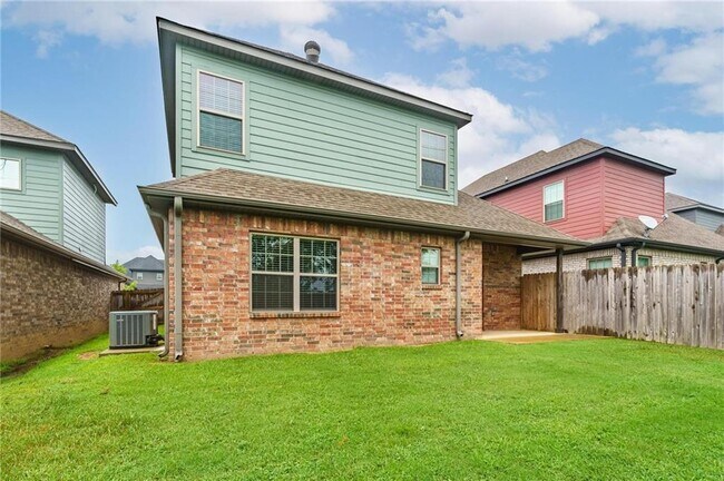 Building Photo - 3305 SW Hillstone Ave