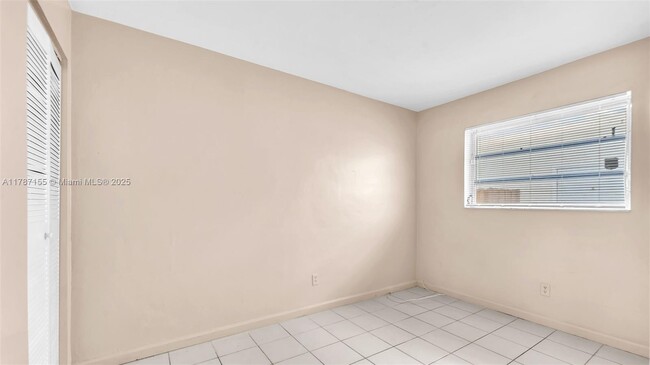 Building Photo - 6116 SW 39th St