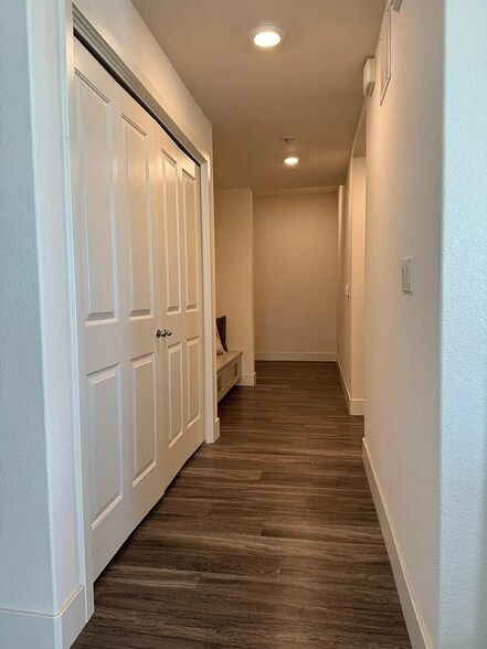 Building Photo - 5925 Charlotte Dr