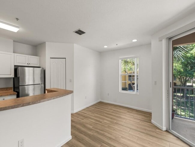 Building Photo - 5020 Fairways Cir