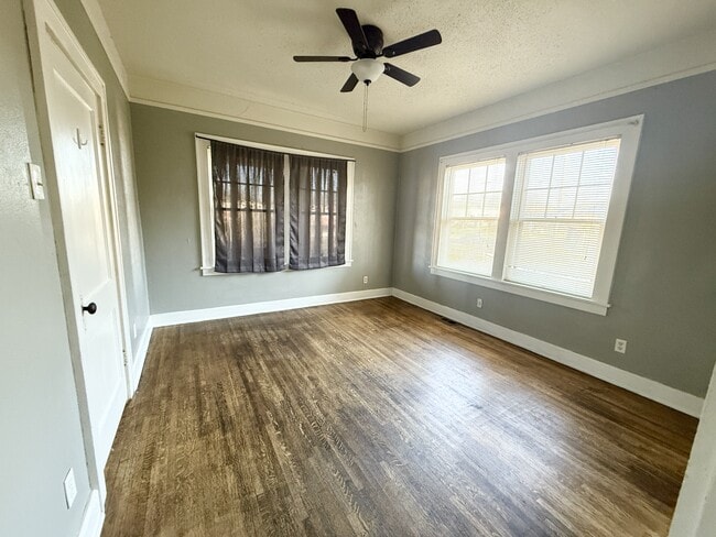 Building Photo - 834 Malvern Ave