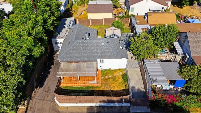 Building Photo - 10734 Oro Vista Ave
