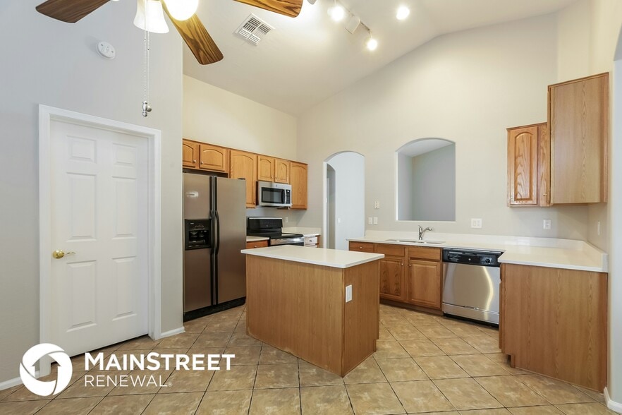 Building Photo - 12409 W Apache St