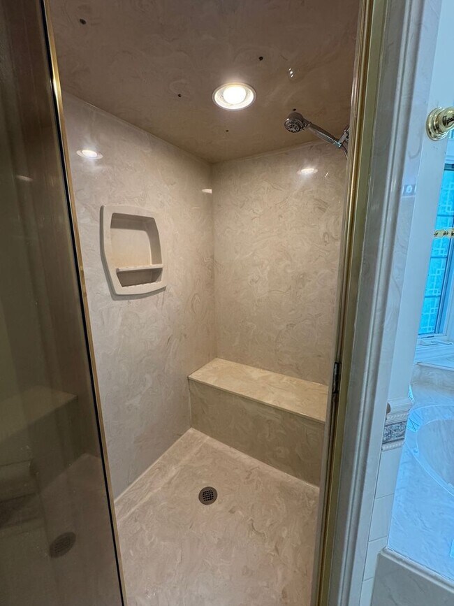 Building Photo - South AVL - Grand Residence in The Cotswol...