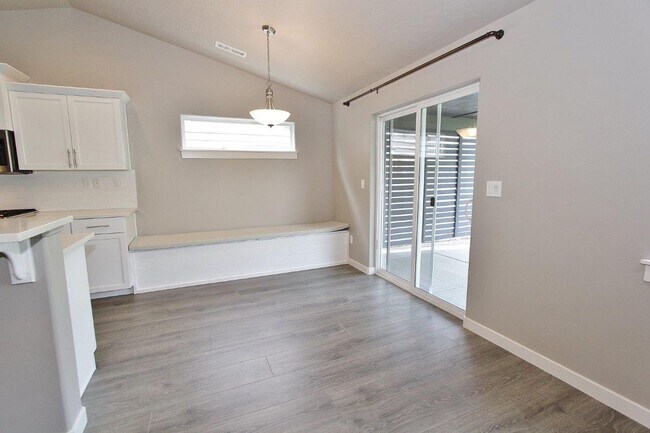 Building Photo - 10510 W Daylily Ave