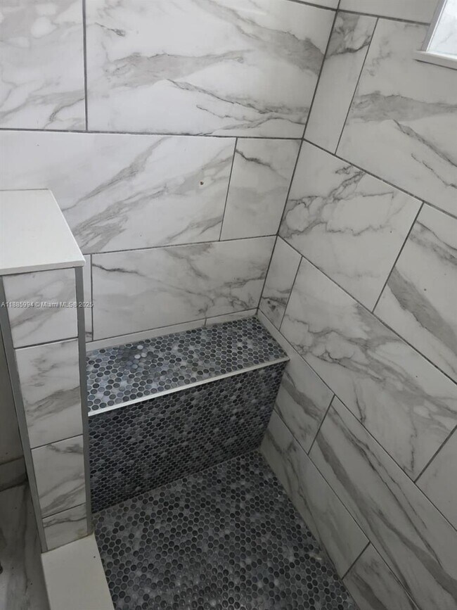 Building Photo - 1 bedroom in Hollywood FL 33020