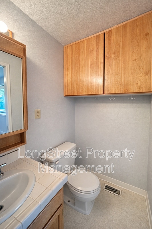 Building Photo - 2917 Takena St SW