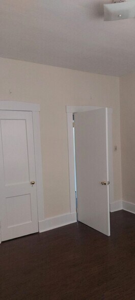 Building Photo - 1530 Waverly Ave