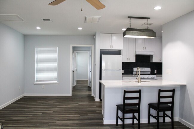 Building Photo - OLMOS PARK TERRACE DUPLEX