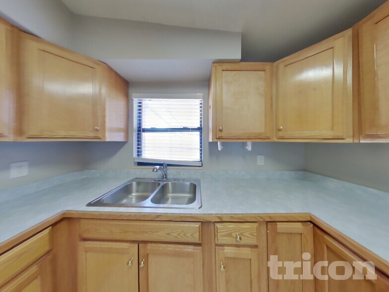 Building Photo - 11249 Emuness Rd