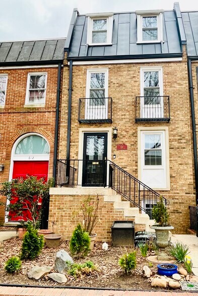 Building Photo - 614 G St SW