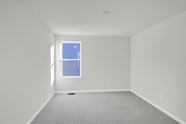 Building Photo - 668 Branson Dr