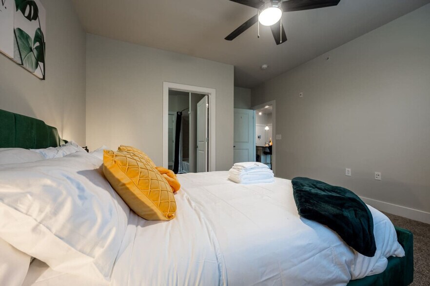 Building Photo - 7630 Solana Dr