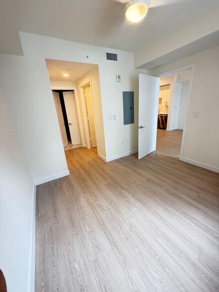 Building Photo - 2523 NE 183rd St