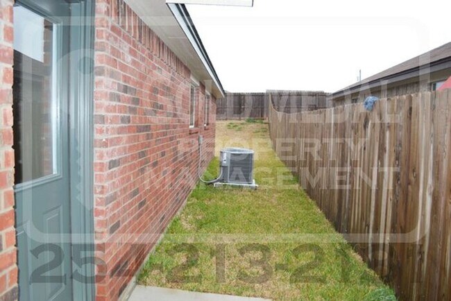 Building Photo - 1104 Grace Point Dr