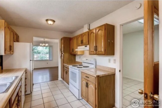 Building Photo - 2742 Goldenrod Pl