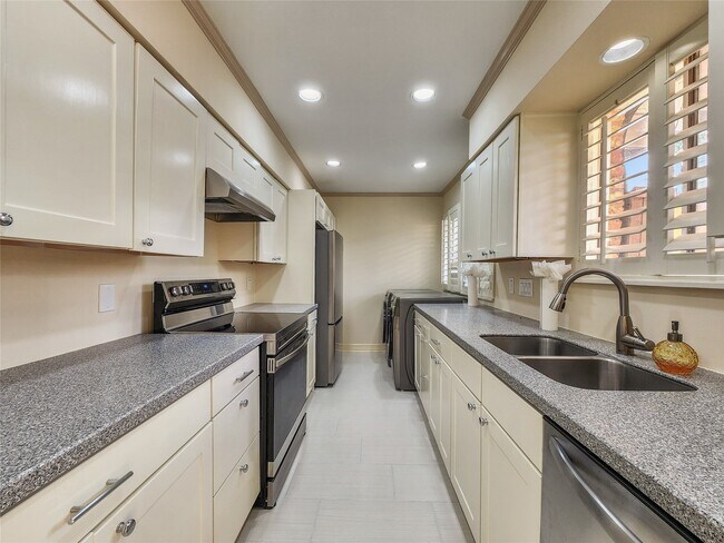 Building Photo - 4040 San Felipe St