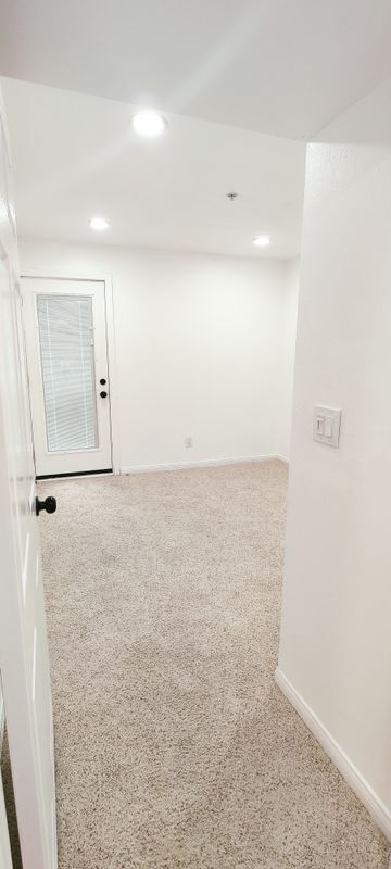 Building Photo - 108 W Maple St