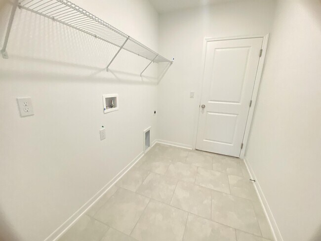 Building Photo - 3938 Willow Brook Drive