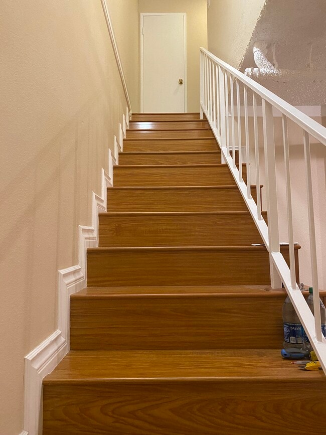 Building Photo - 13211 Vanowen St