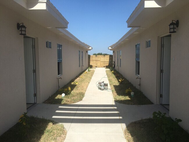 Building Photo - 3106 Sabercat Ave